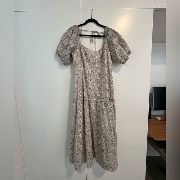 Neutral flowy babydoll dress - Picture 3 of 3